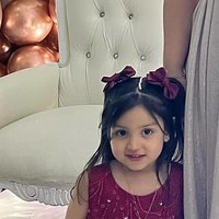Niña en celebración